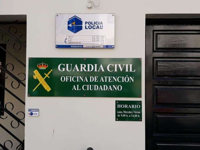 Cartel de la Guardia Civil en Valsequillo (Foto TA)